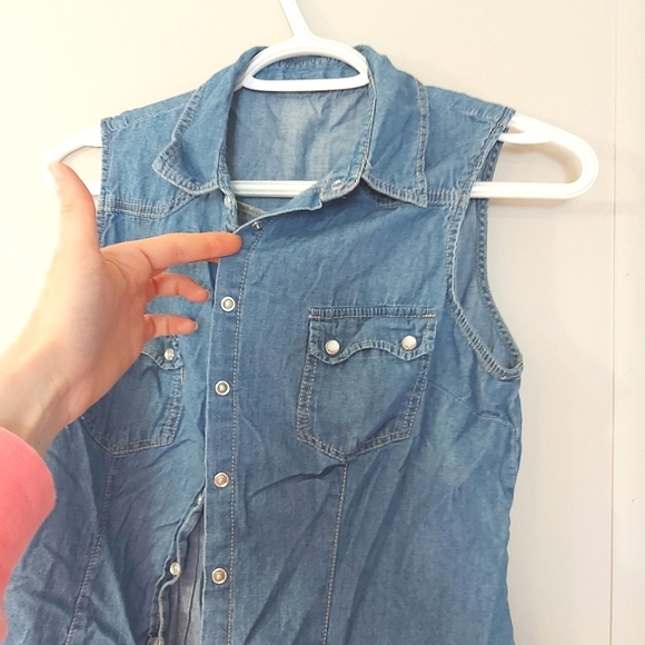 Chambray Top - Picture 2 of 5